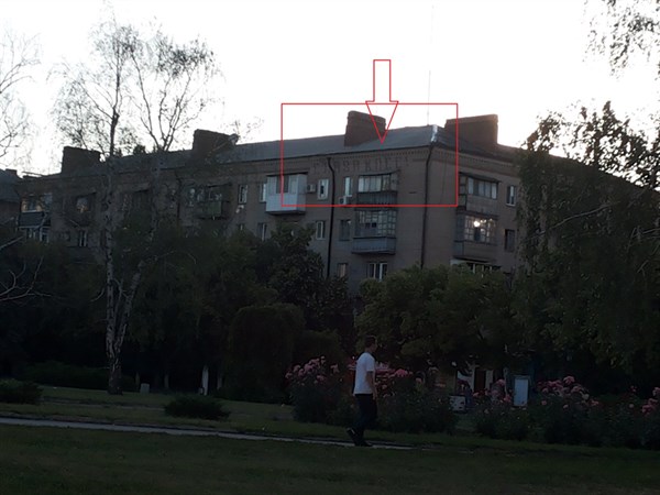 В центре Славянска обнаружили дом, на котором еще с советских времен написано «Слава КПСС» (Фотофакт и реакция жителей)