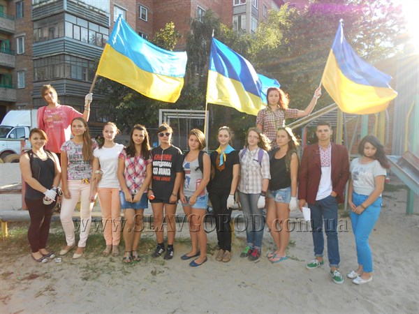 Развитие волонтерства в Славянске: местные школьники планируют очистить город от провокационных надписей