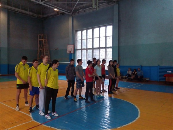 В Славянске состоялись спортивные игры среди молодежи по бадминтону