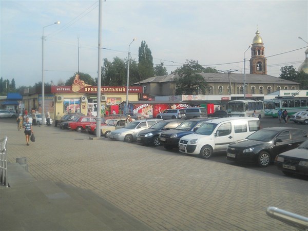 В Славянске городские власти против круглосуточной  торговли спиртными напитками на привокзальной площади