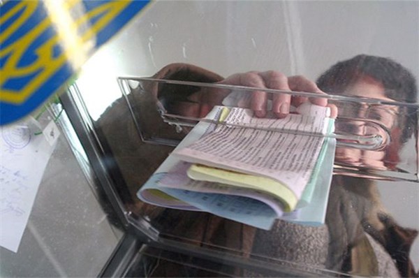 В Донецкой области на ряде округов произошли массовые фальсификации в пользу провластных сил и кандидатов от «днепропетровской» группировки