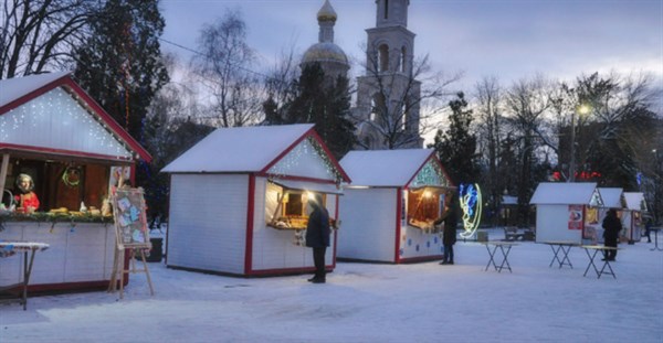 Новогодняя ярмарка в центре Славянска ждет гостей