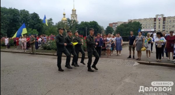  Славянск торжественно встретил День Конституции