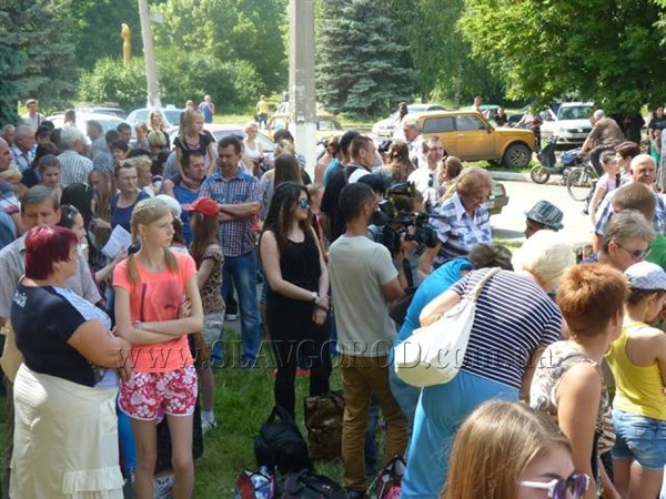 Более 200 детей из Славянска уехали в крымский «Артек»:  всего же в городе более полутора тысяч заявок 