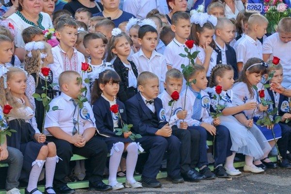 В школах Славянска прозвучали первые звонки