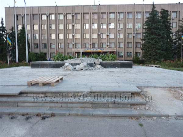 В Славянске декоммунизация продолжается: на ближайшей сессии рассмотрят вопрос о переименовании центральной площади. А на очереди еще 17 улиц 