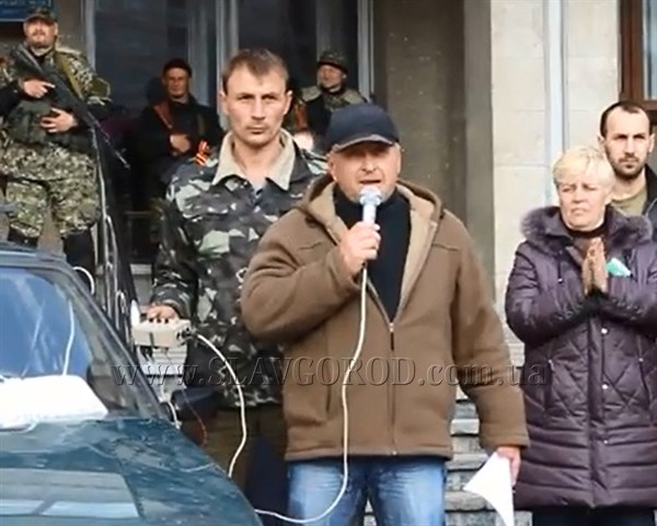 Лидер самообороны Славянска выступил во время митинга на центральной площади
