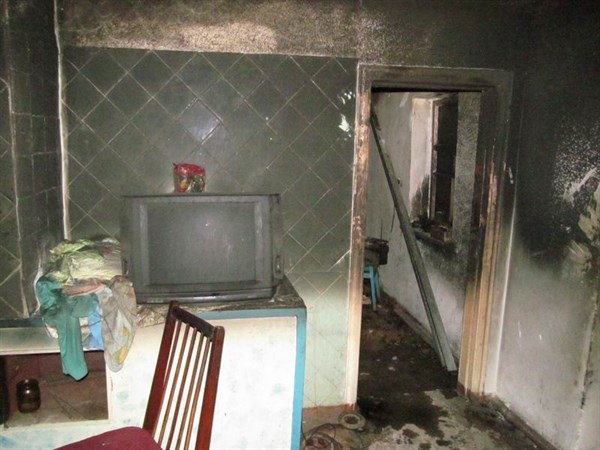 В Славянске 80-летняя пенсионерка при пожаре не смогла выбраться из комнаты, ее тело обнаружили спасатели