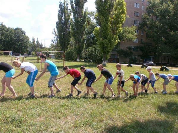 «Спортивный интенсив»: в Славянске проходят спортивно-игровые тренировки для детей и родителей