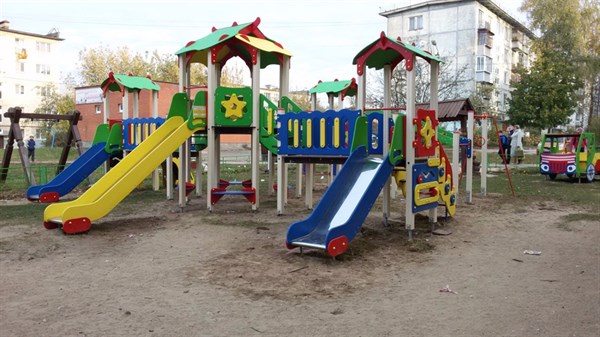 Петиция месяца: родители просят открыть детскую площадку в районе Масложира