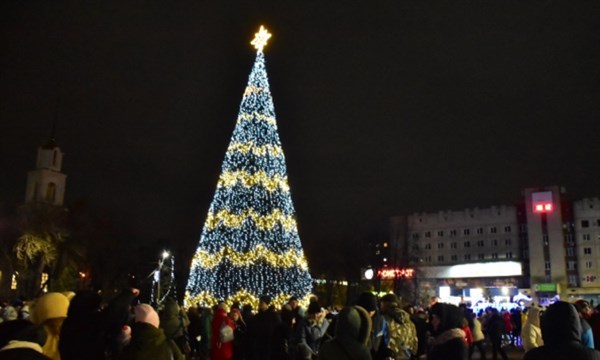 В Славянске дали старт зимним праздникам