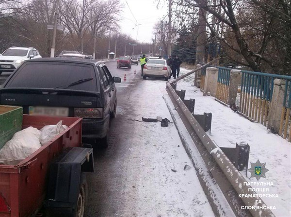 Зимние «пташки»: в Славянске на мосту произошло ДТП с участием трех авто
