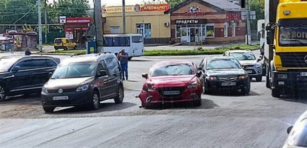 На Современной в Славянске произошло тройное ДТП