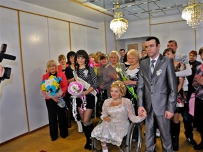 Курорт Славянска соединяет сердца: девушка-инвалид встретила на Славкурорте своего будущего мужа