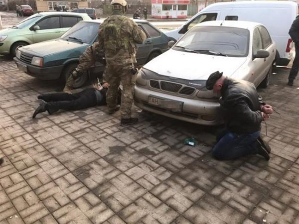 В Славянске силовики провели операцию по задержанию преступной группировки, собиравшей дань с бизнесменов 
