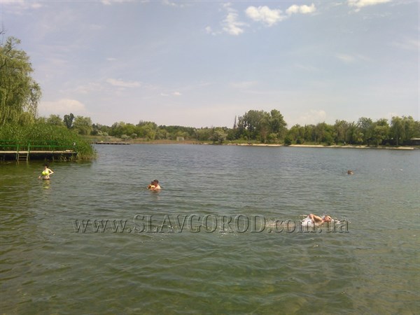 В Славянске купаться  в озере Рапном не безопасно для здоровья. В зоне климатолечения уровень кишечной палочки превышен в 5 раз