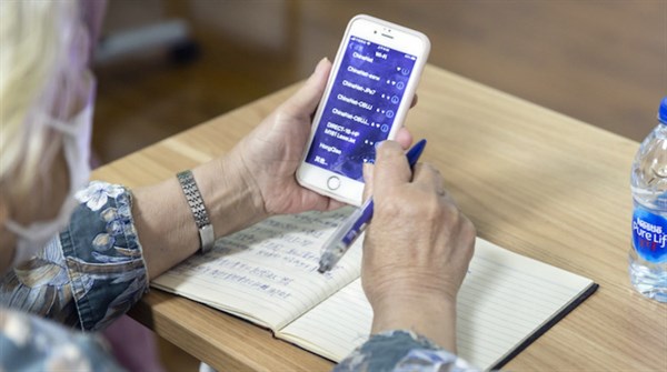 Пенсионеры Славянска смогут с апреля записываться на получение смартфонов