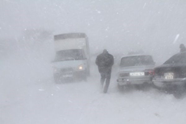 В Славянск поступило штормовое предупреждение. Водителям следует быть предельно осторожными и воздержаться от дальних поездок