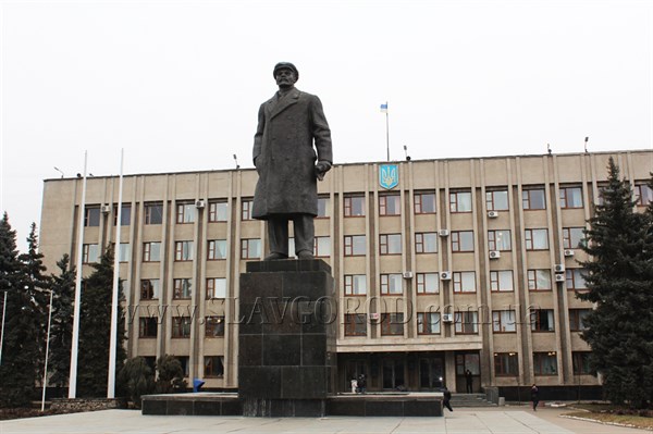 И не надейтесь:мэр Славянска Неля Штепа заверила горожан в том, что памятник Ленину останется на своем прежнем месте