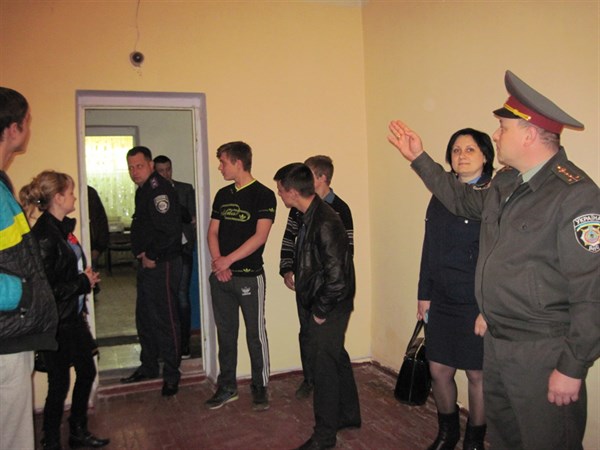 В Славянске подростков, которые переступили черту закона, пригласили на экскурсию в приемник - распределитель