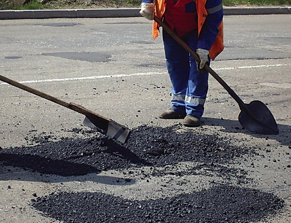 В Славянске составили список  дорог, которые планируется отремонтировать  в  2014 году. В него вошли 38 улиц города