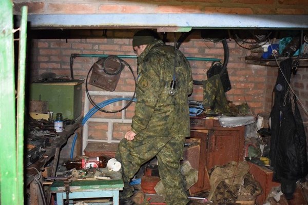 Погиб житель Славянского района, который пытался разобрать артиллерийский боеприпас, чтобы сдать его на металлолом