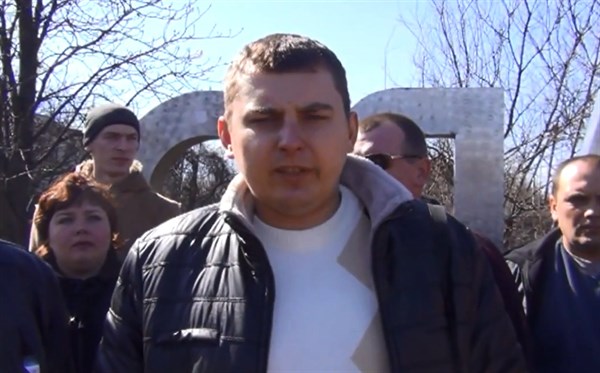 Батя, поступи, как мужик: жители Славянска требуют от Януковича вернуться и поступить по-мужски (ВИДЕО)