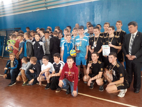 В Славянске провели открытое первенство районной КДЮСШ по волейболу