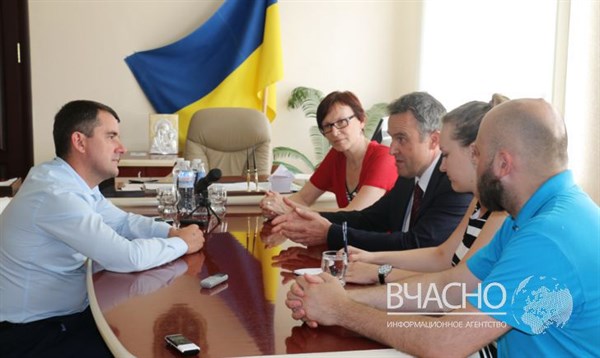 Бельгия выделит миллион евро на решение проблем переселенцев с Донбасса, - посол Люк Якобс во время визита в Славянск