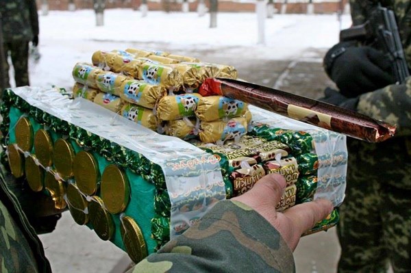 На новогодние подарки для военных на блокпостах в Славянске  чиновники собрали 12 тысяч гривен