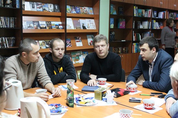 В Славянске СБУ и участники Революции Достоинства встретились за «круглым столом» 