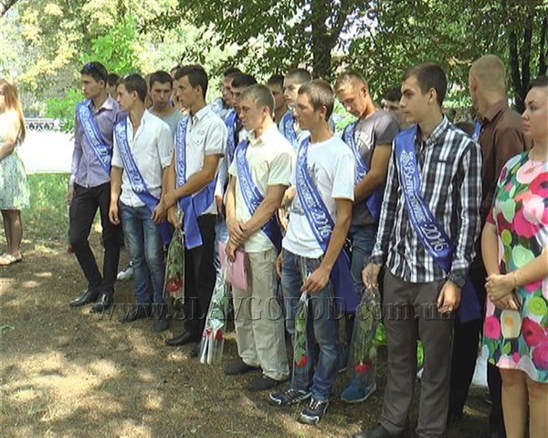 В Славянске на «60 рабочих рук» стало больше. Выпускникам машиностроительного лицея вручили дипломы 