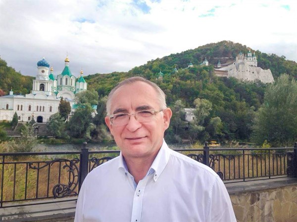 «Хочется, чтобы другим так же везло в жизни с учителями, как и мне»:Сергей Третьяков, поздравил педагогов с праздником