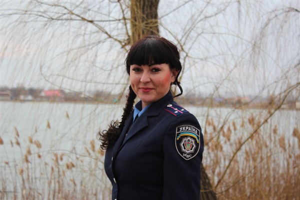 История переселенки из горловки может стать  примером для многих. Она осталась верна присяге и служит в полиции Славянска (ФОТО)