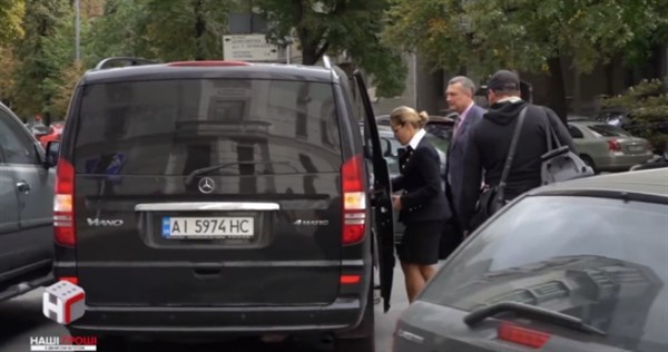 Переписала бизнес на водителя: Наталья Королевская стала героиней очередного журналистского расследования 