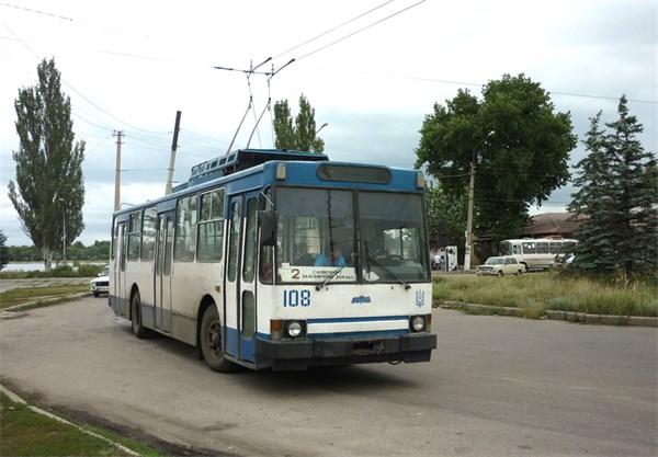 Красота победила рекламу: в Славянске троллейбусы привели в эстетический вид