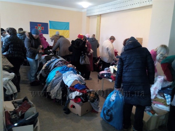 Инвалидам, которые прихали в Святогорск из санатория Куяльник военные Национальной гвардии доставили 4 тонны гуманитарной помощи