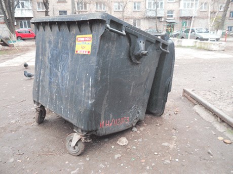 Почему в Славянске не моют мусорные баки? Объясняет директор КАТП Константин Водопьянов