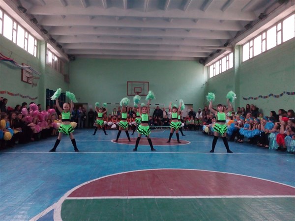 В Славянске состоялись финальные соревнования школьной лиги по черлидингу
