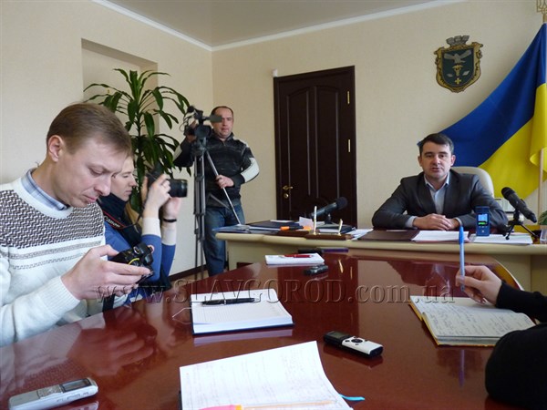 Мэр Славянска призвал депутатов и предпринимателей поучаствовать в благотворительной акции 