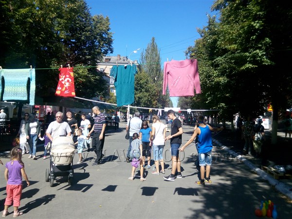В Славянске в День города устроили "Фестиваль одной улицы" 