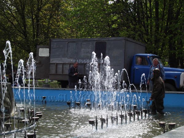 В Славянске подготовка к празднику в разгаре :  1 мая торжественный запуск фонтана и концерт (Уточнено)