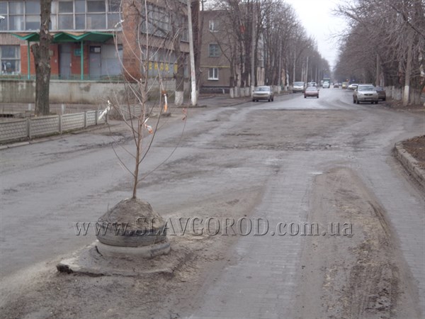 Депутаты Славянска жалуются на участок дороги по улице Октябрьской Революции или где в городе можно проехаться по «Рыбачук-штрассе»