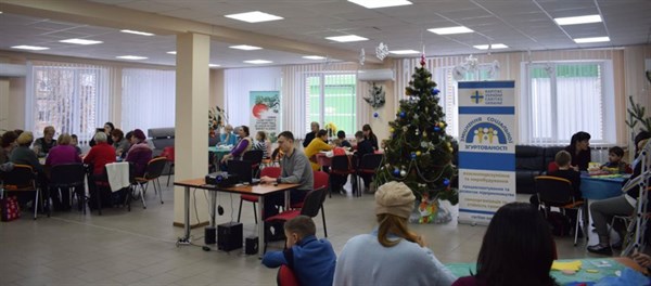 В библиотеке Славянска открылась новогодняя мастерская