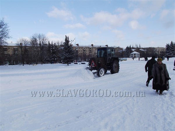 В снежном плену: как коммунальные службы Славянска справляются с непогодой