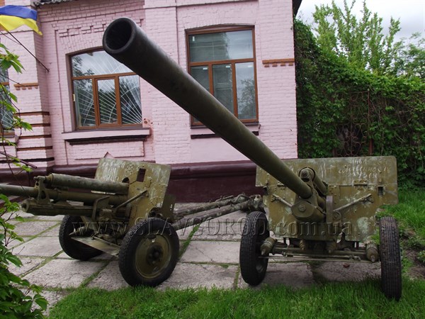 Пушки из музея Славянска, вывезенные после боевых действий в городе, нашли в Киеве и вернули на прежнее место