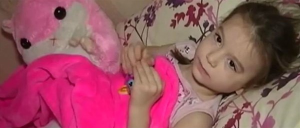 "Только и знаешь: Маргарита нельзя, Маргарита нельзя!": пятилетней девочке из Славянска врачи запрещают даже вставать с кровати (Видео)