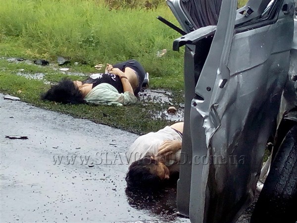 Смертельное ДТП под Славянском. Две пассажирки погибли на месте, оба водителя доставлены в больницу