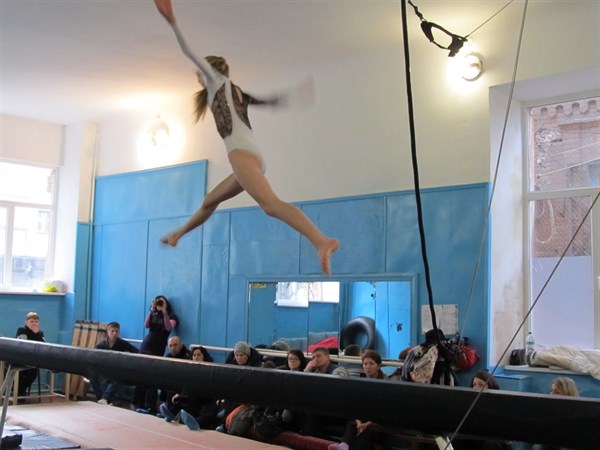 В спортивной школе Славянска все гимнастки сдали зачет