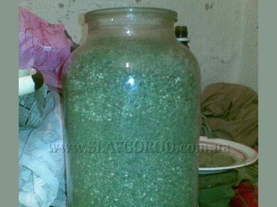 Житель Славянска хранил в бутылях 10 кг наркотиков 